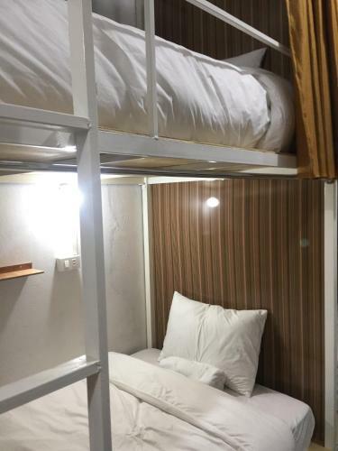 Naga Hostel & Caf�