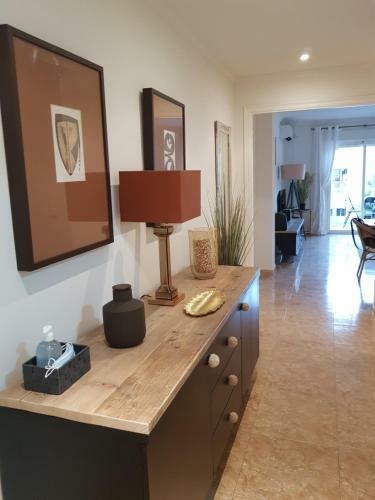Lovely 2 Bedroom Apartment Close To Denia Castle.