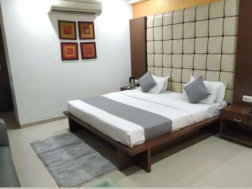Hotel The Laksh Residencys