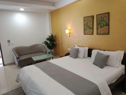 Hotel Laksh Residency