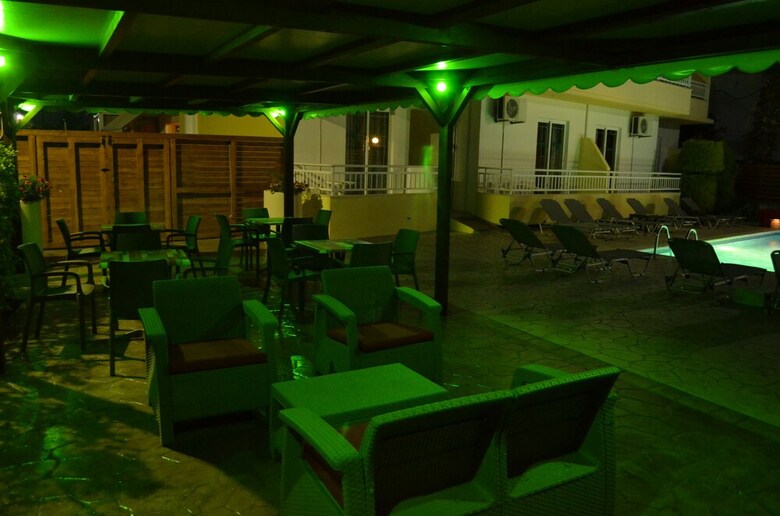 Aparthotel Kremasti Memories