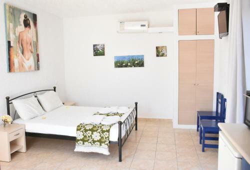 Hostal Kiotari Beach Apartments