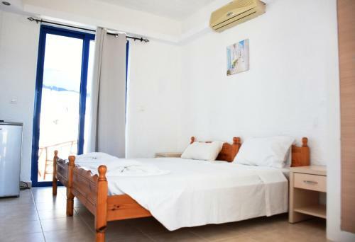 Hostal Kiotari Beach Apartments