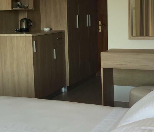 Hostal Nikos Rooms