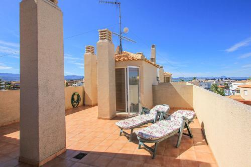 2-bed Attic Apartment In Denia For 6