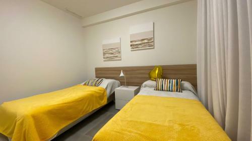 Modern Luxury 3-bed Apartment Front Beach Line