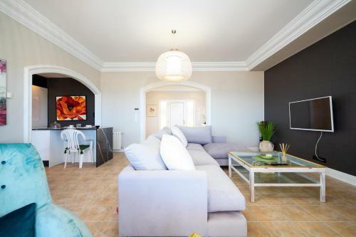 Marvelous Villa With Panoramic Sea View & Pool