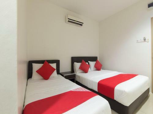 Oyo 44072 Mines Cempaka Hotel