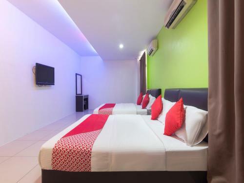Oyo 44072 Mines Cempaka Hotel