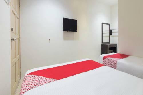 Oyo 44072 Mines Cempaka Hotel