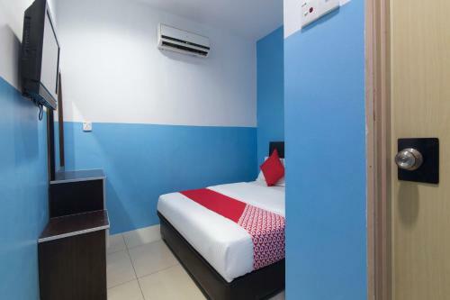 Oyo 44072 Mines Cempaka Hotel