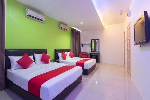 Oyo 44072 Mines Cempaka Hotel