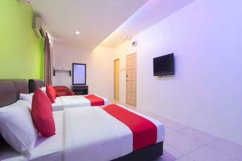 Oyo 44072 Mines Cempaka Hotel