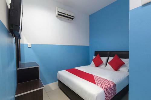 Oyo 44072 Mines Cempaka Hotel