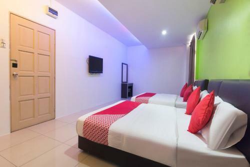 Oyo 44072 Mines Cempaka Hotel