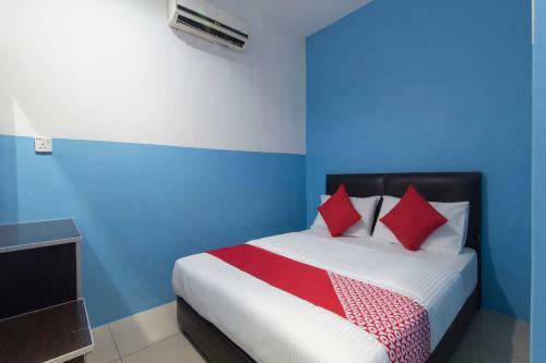 Oyo 44072 Mines Cempaka Hotel