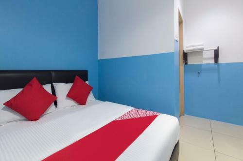 Oyo 44072 Mines Cempaka Hotel