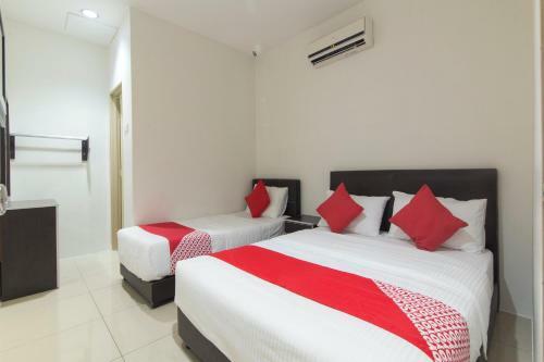 Oyo 44072 Mines Cempaka Hotel