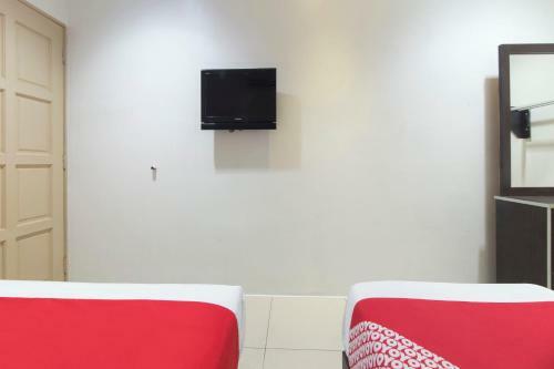 Oyo 44072 Mines Cempaka Hotel