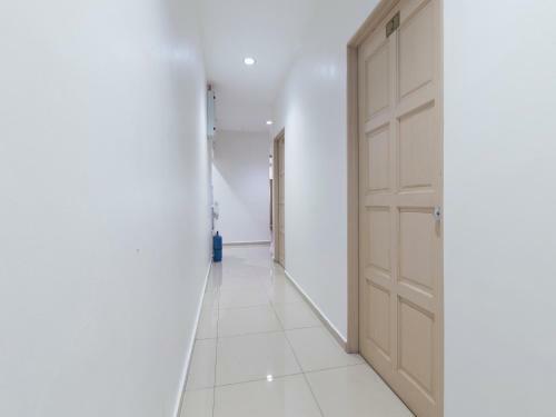 Oyo 44072 Mines Cempaka Hotel