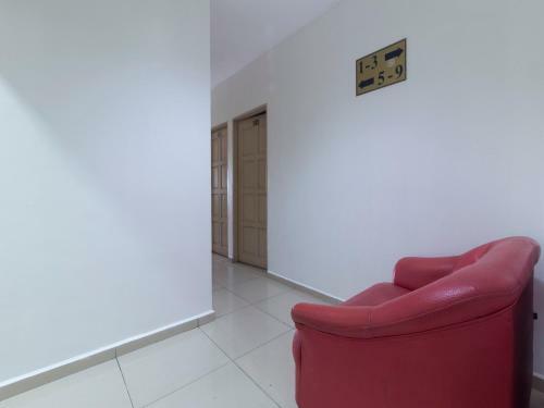 Oyo 44072 Mines Cempaka Hotel