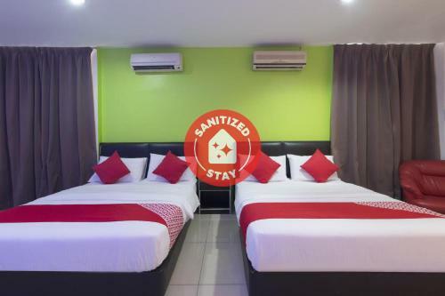 Oyo 44072 Mines Cempaka Hotel