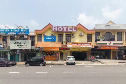 Oyo 44072 Mines Cempaka Hotel