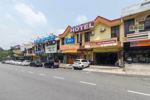 Oyo 44072 Mines Cempaka Hotel
