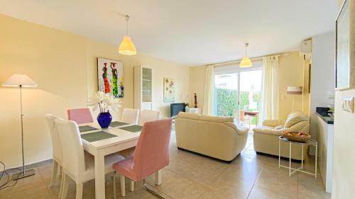 Comfortable 2-bedroom Apartment Near The Beach