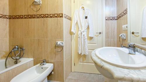Comfortable 2-bedroom Apartment Near The Beach