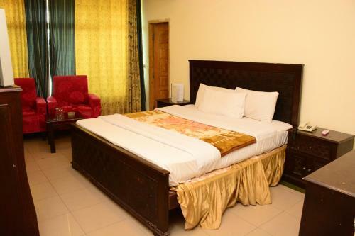 Hotel Move-n-pick Murree