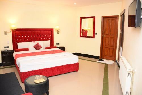 Hotel Move-n-pick Murree