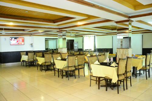Hotel Move-n-pick Murree