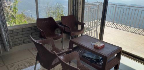 Hostal Awesome Murree View, Honeymoon Suite Room