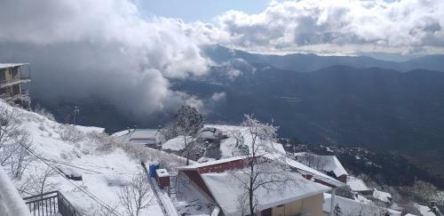 Hostal Awesome Murree View, Honeymoon Suite Room