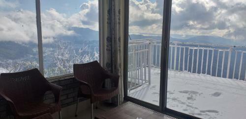 Hostal Awesome Murree View, Honeymoon Suite Room