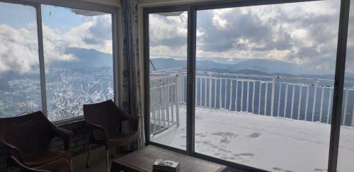 Hostal Awesome Murree View, Honeymoon Suite Room
