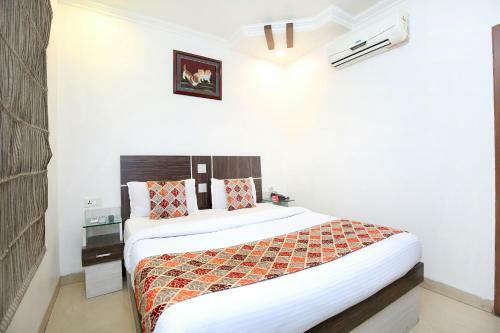Hotel Oyo 14555 Kay Aar Regency