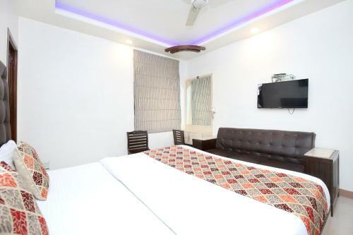 Hotel Oyo 14555 Kay Aar Regency