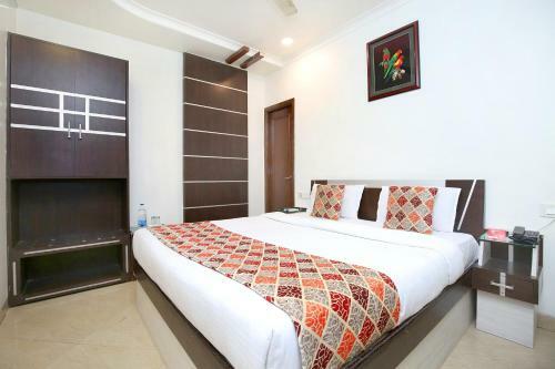 Hotel Oyo 14555 Kay Aar Regency