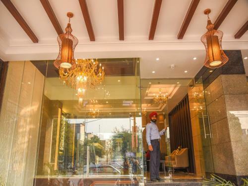 Hotel Bharawan Clarks Inn Express