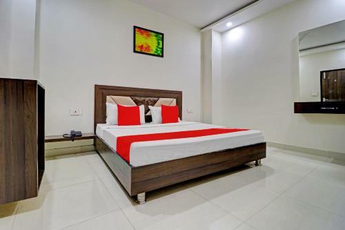 Oyo 74643 Hotel Jass Residency
