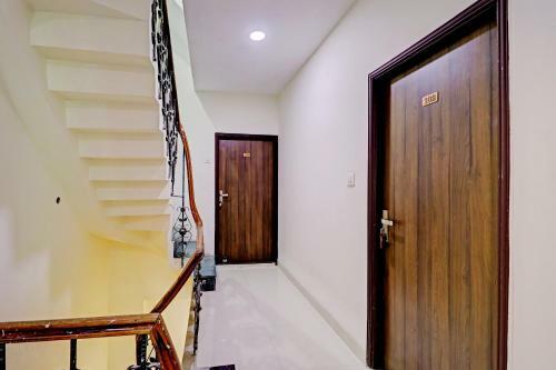 Oyo 74643 Hotel Jass Residency