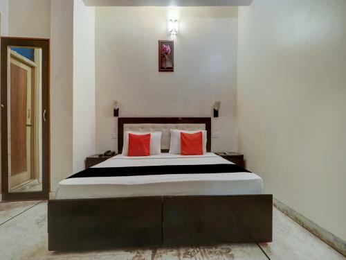 Oyo Capital O 73432 Hotel Divine