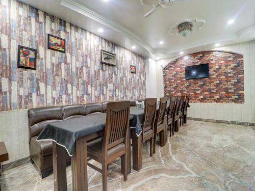 Oyo Capital O 73432 Hotel Divine