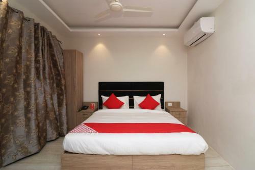 Oyo 82152 Hotel Golden Peak