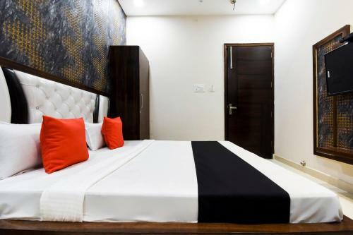 Capital O 60496 Hotel Avera