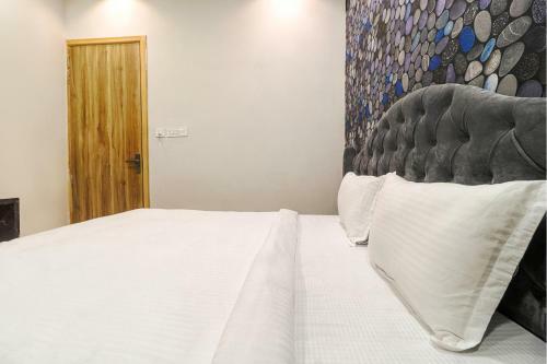 Fabhotel Alpine Inn
