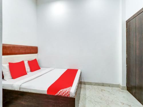 Oyo 82426 Hotel Pb02 Inn