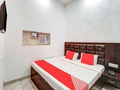 Oyo 82426 Hotel Pb02 Inn
